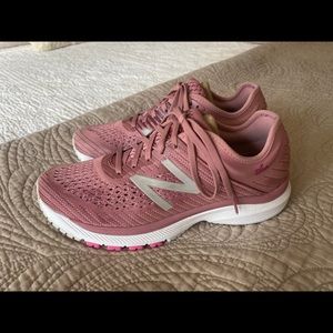New Balance 860